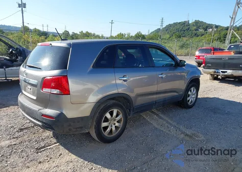 2011 Kia Sorento Lx z USA, uszkodzony, nr VIN 5XYKTCA12BG155381